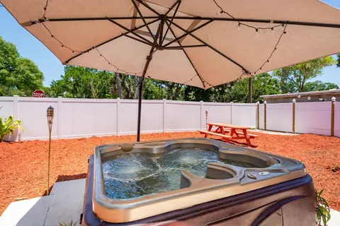 Cozy Jacuzzi Home