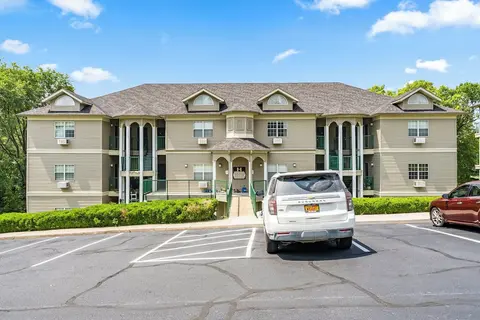 Tranquility Hills - Holiday Hills Branson - Golf Resort - Outdoor Pools