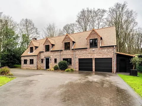 Luxury 455m2 Villa in Waterloo