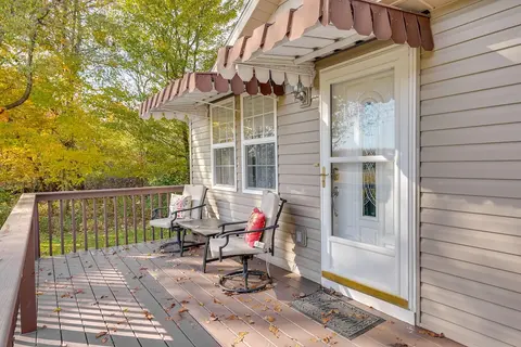 Charming Howard Getaway w/ Deck, 1 Mi to Lake!