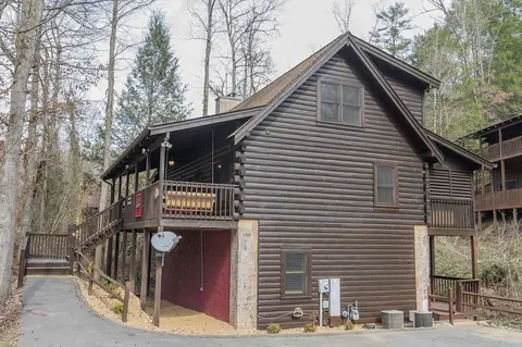 Er258- Sweet Memories Great Location- Close To Town 5 Bedroom Cabin by RedAwning