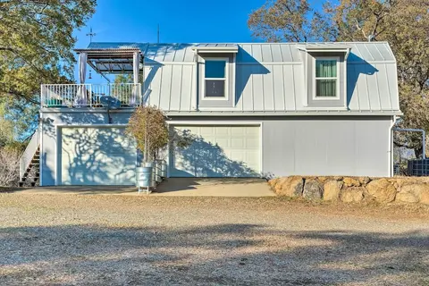 Mariposa Home: Furnished Patio & Sierra Mtn Views