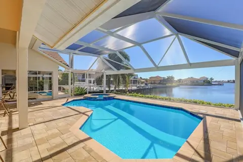 Waterfront Home With Spectacular View, Pool and spa
