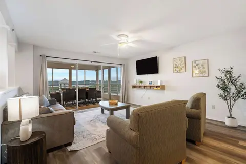 Ozark Mountain Oasis For 7!
