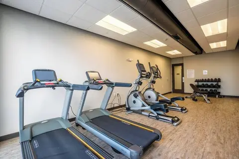King Bed Free Parking Gym Views