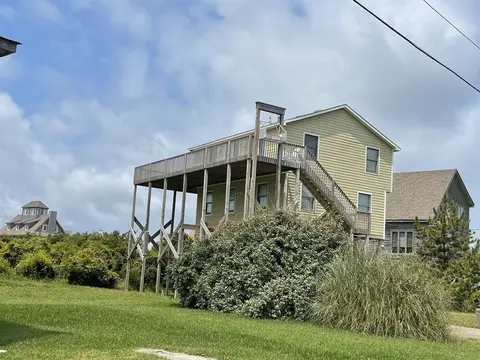 Southern Star 5 Bedroom Cottage by RedAwning