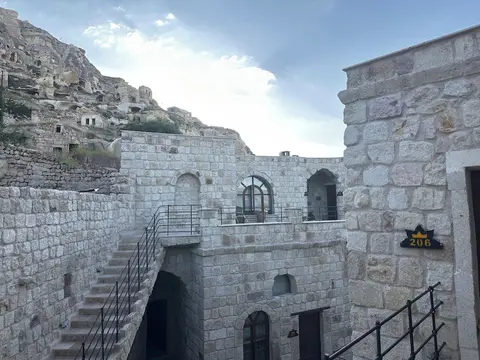 Under Cave Hotel