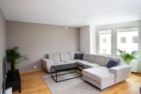 3 Bedroom Apartment With Free Parking