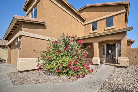 Maricopa Home w/ Outdoor Seating, 2 Mi to Golf!