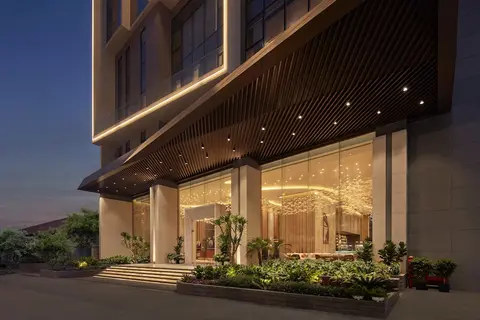 THE WATSON PREMIUM HALONG HOTEL