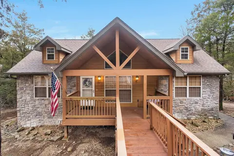 Creekside - 2 BDR Resort Cabin in Epic Location!