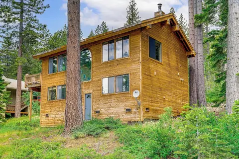 Close to Ski Slopes: Tahoe Ski Chalet w/ Fireplace