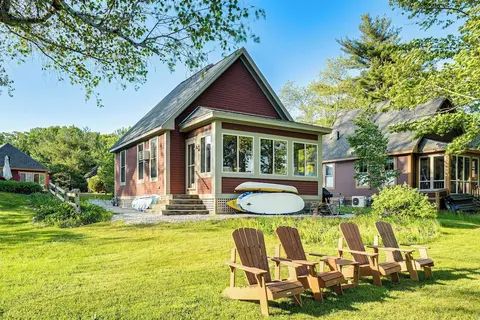 Waterfront Cottage in Summer Village w/ Grill