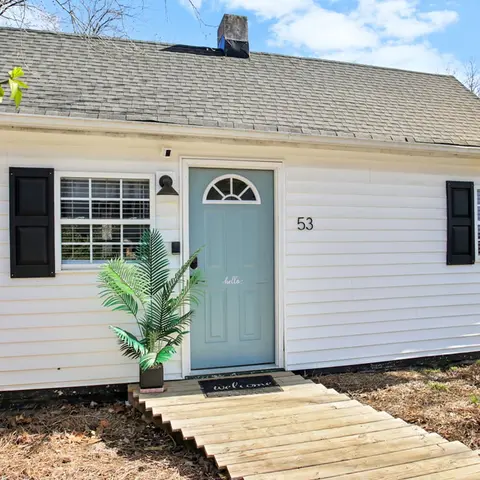 Birch Cottage 4 min to DT Popcorn Machine