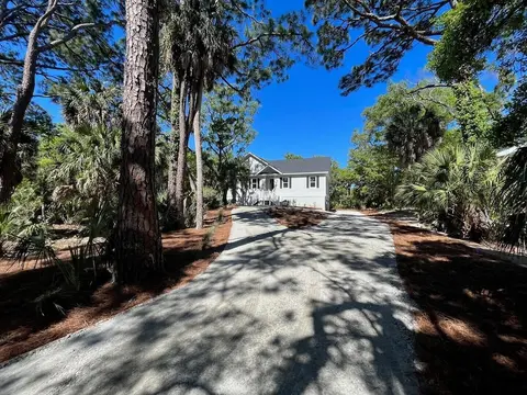 440 Porpoise Dr