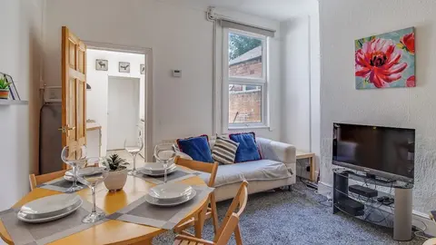 Stayzo House Accommodation - Coventry Free Parking