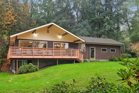 Tranquil Waterfront Escape With Harbor Views 3 Bedroom Home