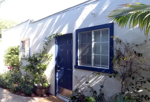 Charming 2br/2ba Cottage - Close to the Beach