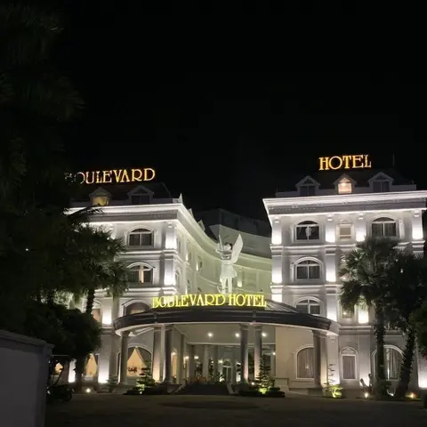 Boulevard Hotel