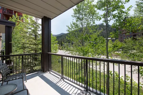 Fraser Crossing/Founder Pointe, Townhome style Condo | Gondola Acess (Value-Rated Condo 3229)
