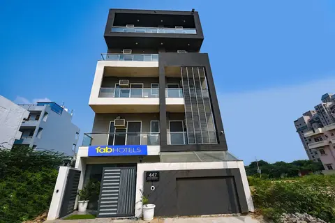 Fabhotel Alpha