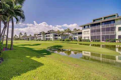 Sunny Ocean Village Beach Condo: Community Pool