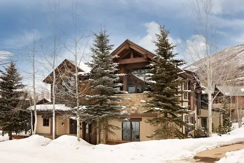 Fox Crossing Luxury Home
