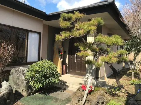 Spacious Traditional House