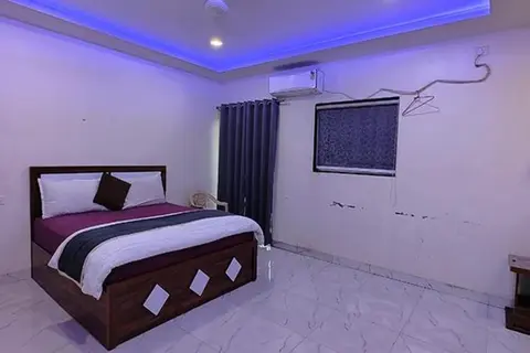 Fabhotel The Royal Inn
