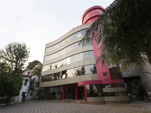 OYO 11091 Hotel Silver Court