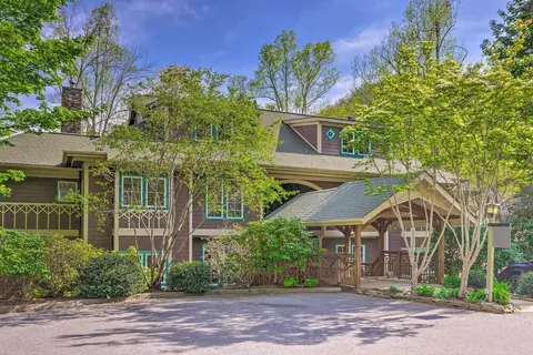 Pets Welcome: Quaint Blue Ridge Mountain Getaway!