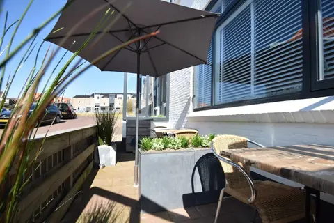 Elegant Studio Near Beach