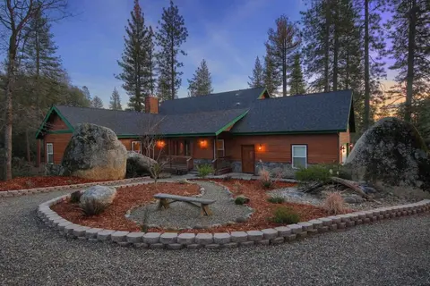 Red Tail Retreat in Mariposa