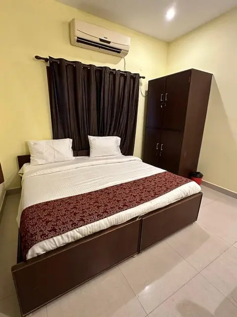 Five stones By Earth Hotel Vadapalani