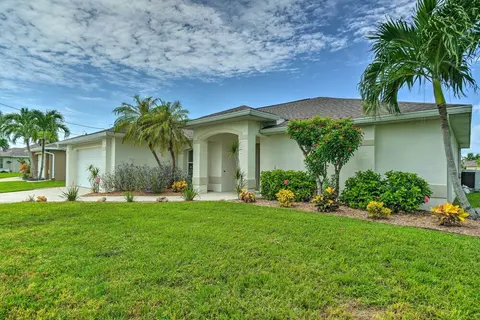 Private Pool: Beachy Cape Coral Getaway!