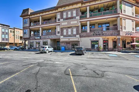 Mountain-view Condo in the Heart of Edwards!
