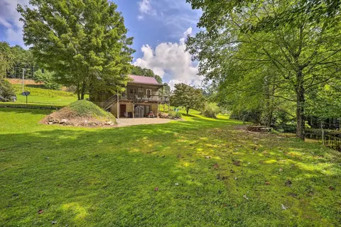 Deep Gap Cottage w/ Fire Pits - Hike & Ski!