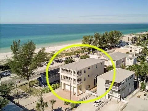 Sans Souci 6 Bedroom Home by RedAwning