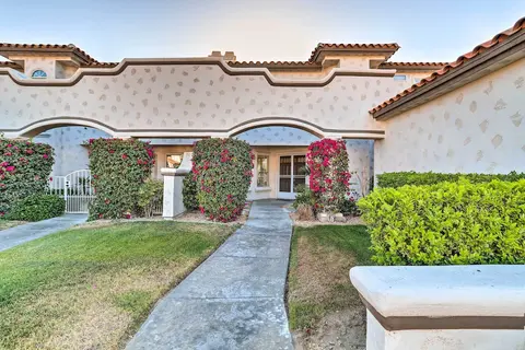 Palm Desert Townhome w/ Country Club Access!