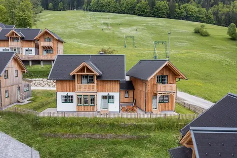 Chalet by Grundlsee Near Ski Slopes