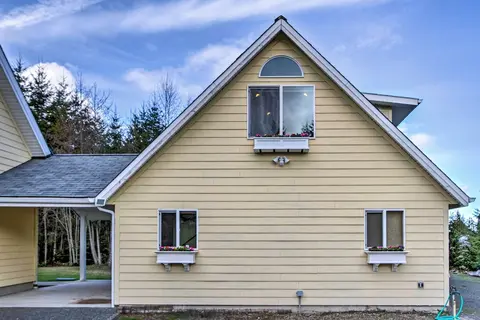 Charming Port Angeles Studio w/ Deck & Views!