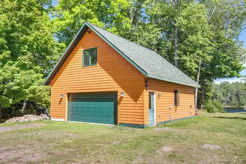 All-season Lakefront Mercer Vacation Rental