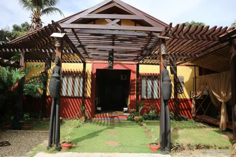 Tres Pension House