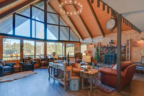 Munds Park Cabin w/ Deck & Golf Course Views
