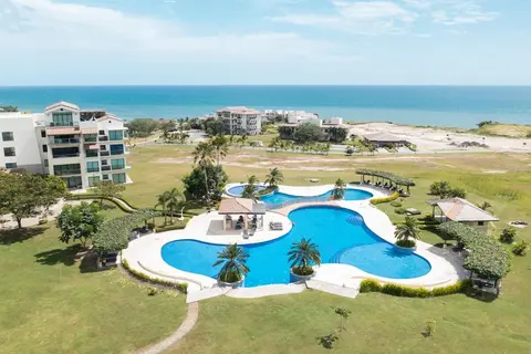 The Spacious Condo by Acomodo
