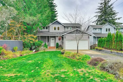 Lakefront Gem w/ Deck & Grill in Shelton
