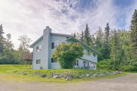Cozy Anchorage Vacation Rental w/ Deck, Gas Grill
