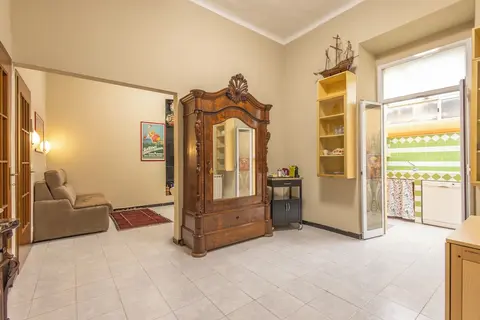 De Angelis Central House