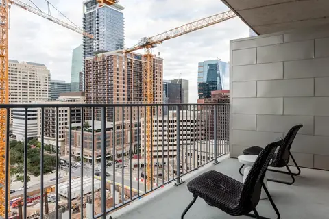 Kasa Spacious Balcony Ideal for Both Short Long Stays 2nd Street