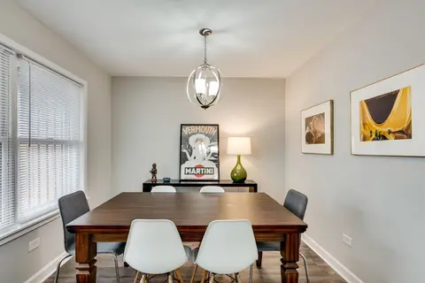 3 br/2 ba w/ Building Laundry by IL Med District by AllSet Turnover